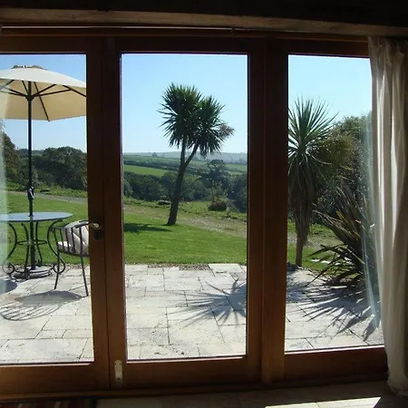 Badgers Hollow * Fowey